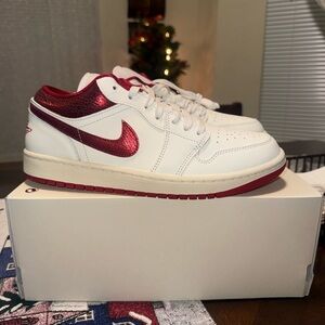 Air Jordan 1 Low SE women’s  Sneakers size 10.5 new /box without lid!!